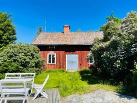 Cottage in the archipelago of St Anna (on island)