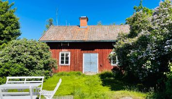 Cottage in the archipelago of St Anna (on island)
