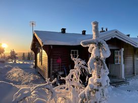 Mysig stuga nära naturen