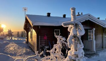 Mysig stuga nära naturen