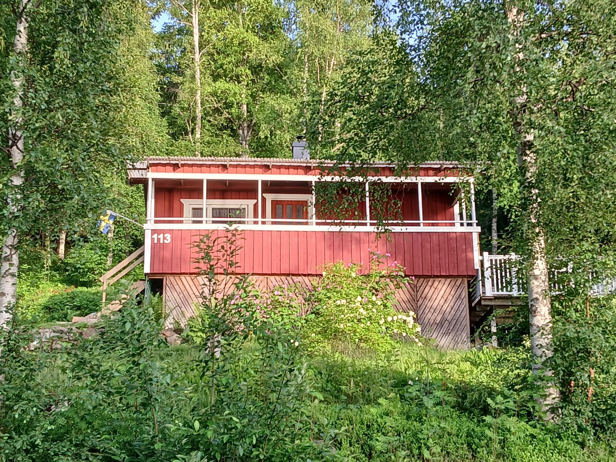 Stuga mitt på Höga Kusten med egen brygga och båt – bild 2 av 10