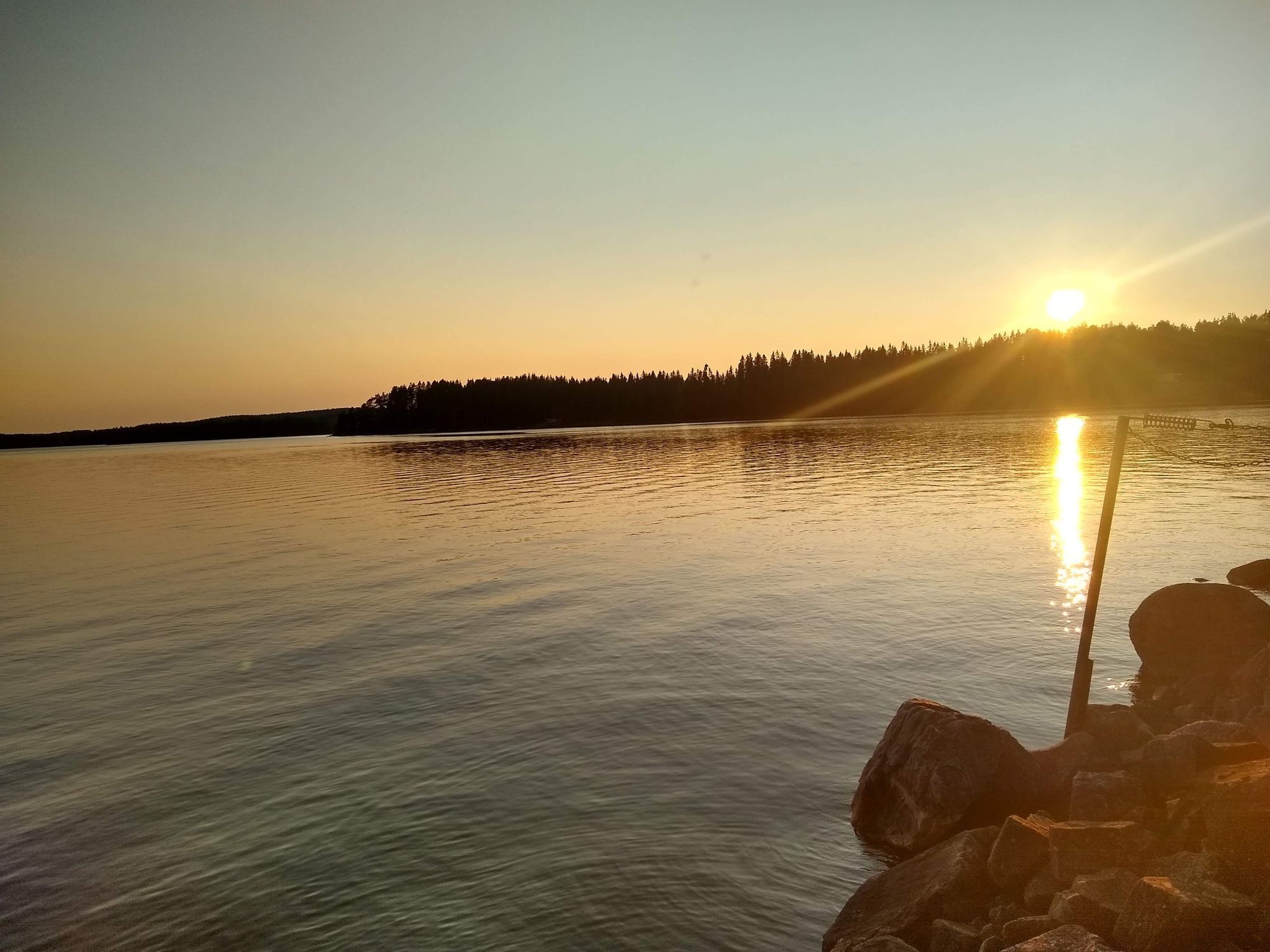 Mysig stuga med fantastisk sjöutsikt – bild 3 av 24
