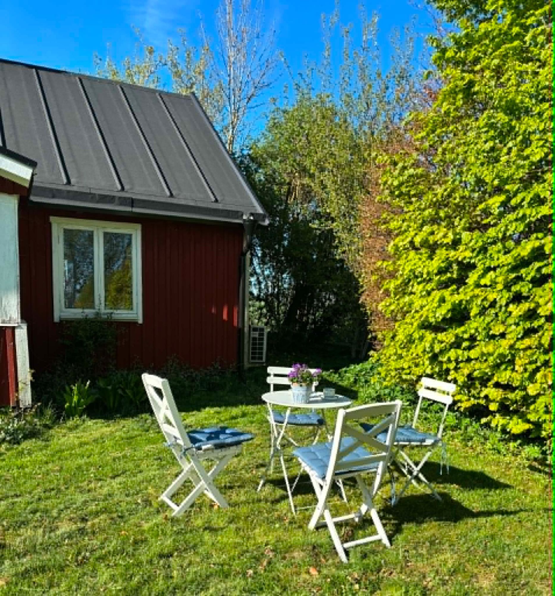 Mysig stuga lantligt och fridfullt läge – bild 2 av 23