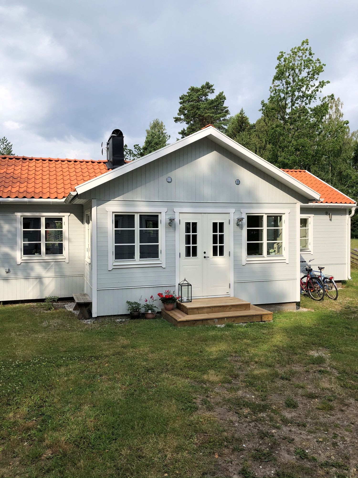 Kustnära stuga mitt i bästa Ljugarn