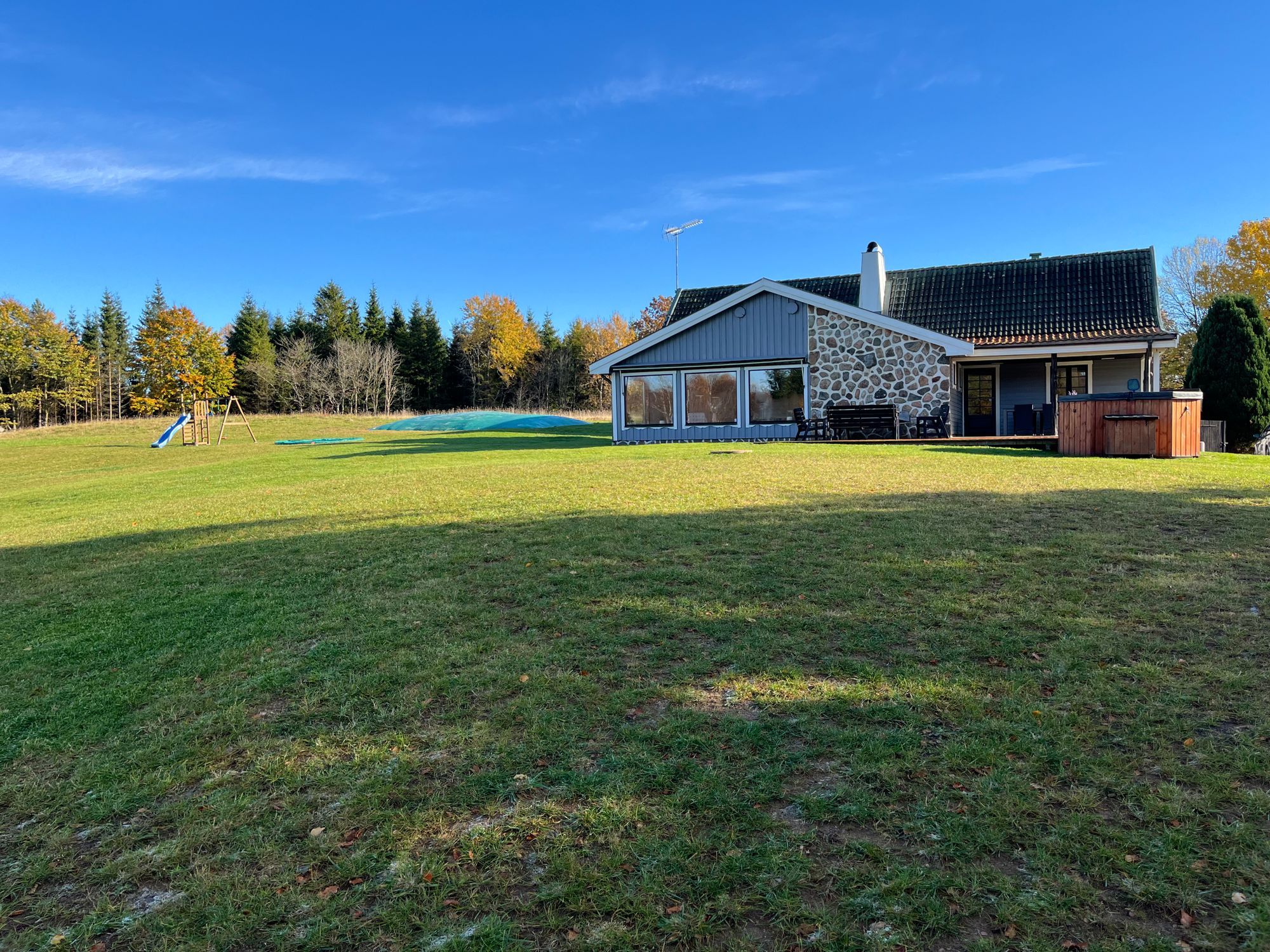 Ödegård/Skogsgård med sjö,spabad och oppkudde – bild 7 av 24