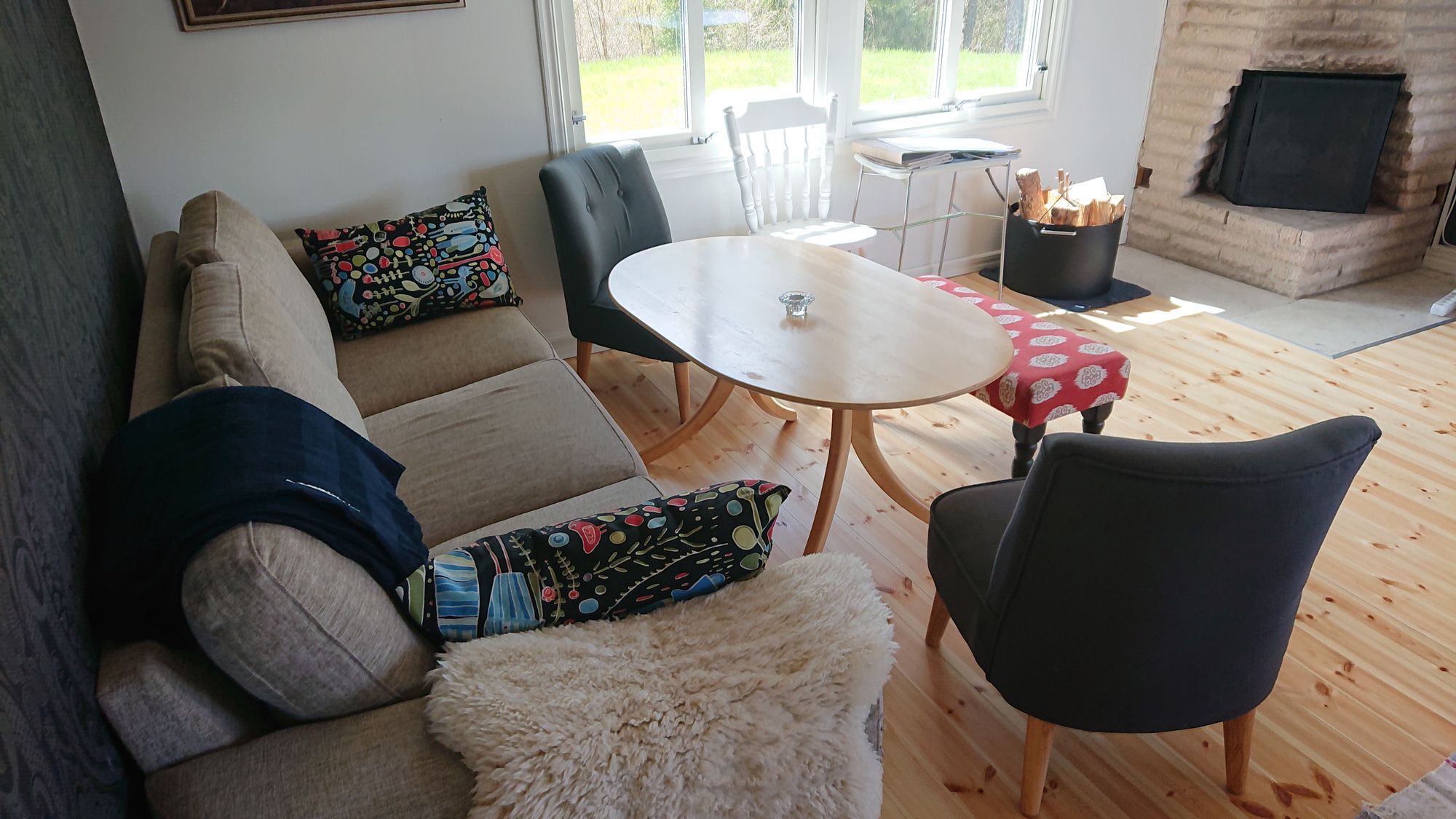 Härlig stuga med sjötomt och ostört läge – bild 5 av 24