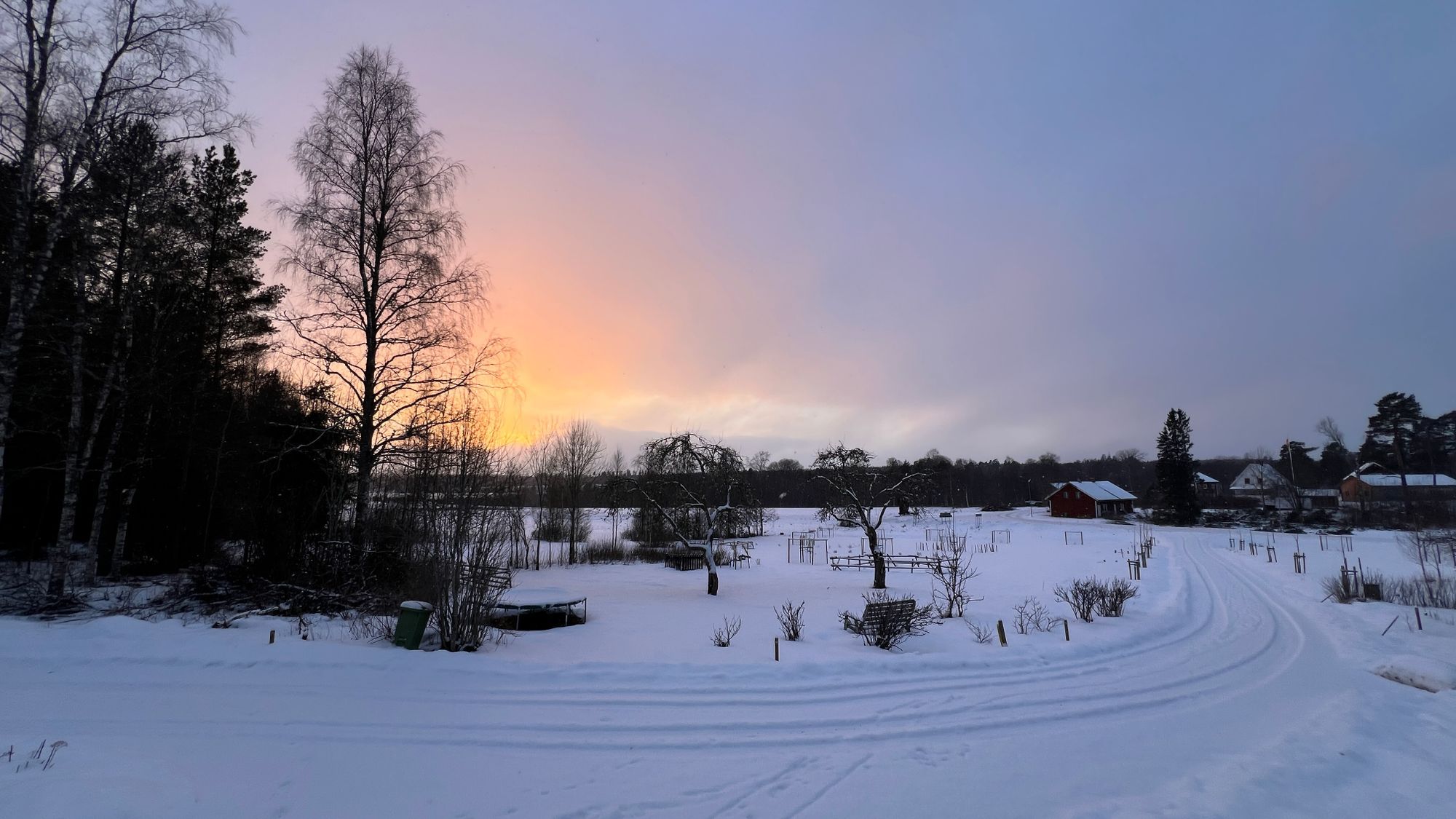 Mysig timmerstuga med kamin i södra Värmland – bild 22 av 24