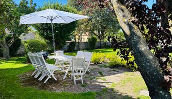 Hus med härlig trädgård mitt i Visby