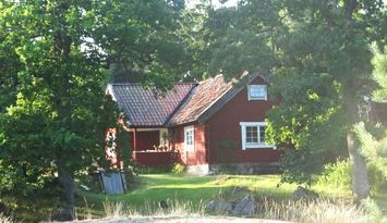 Nabben Fagerholm. Charming cottage with lake plot.