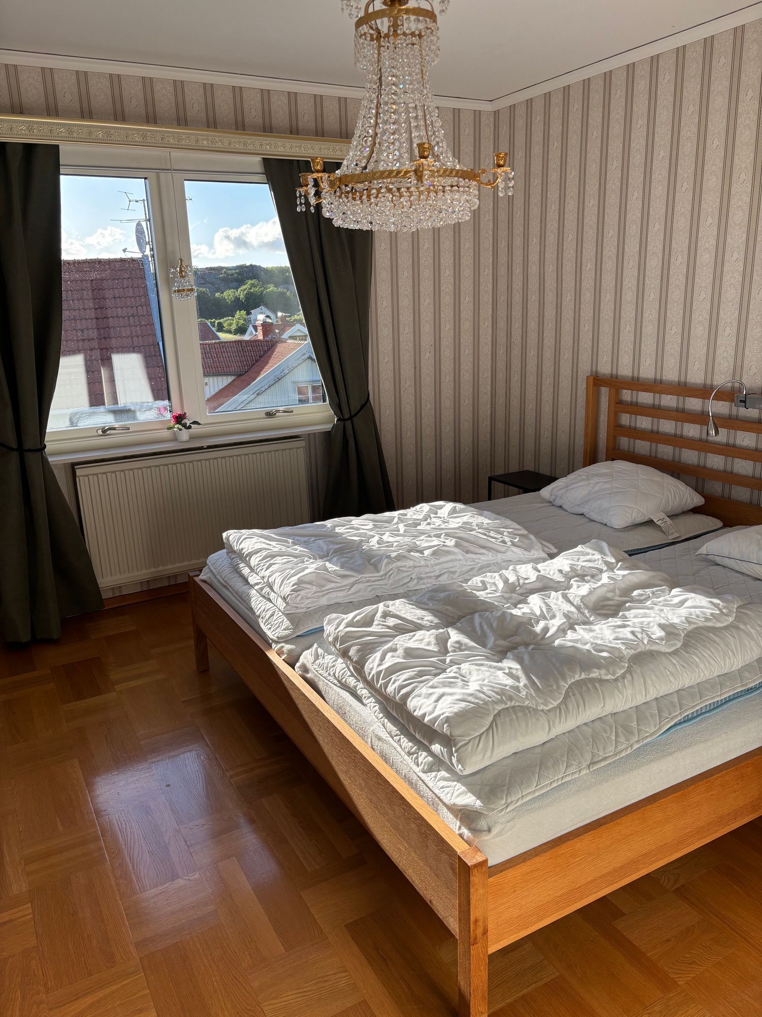 Rymlig övervåning i villa på Orust,Hälleviksstrand – bild 10 av 23
