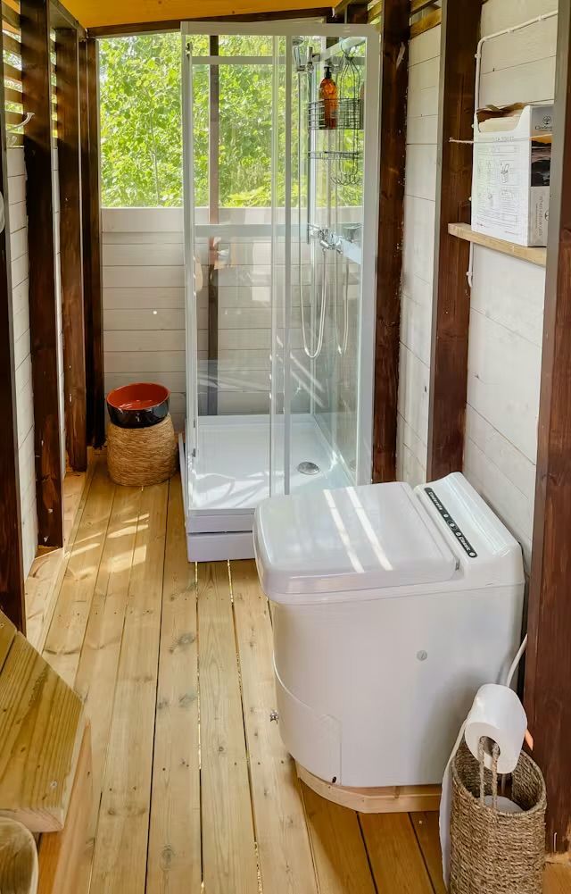 Mysig nyrenoverad stuga för två nära Göta Kanal – bild 10 av 12