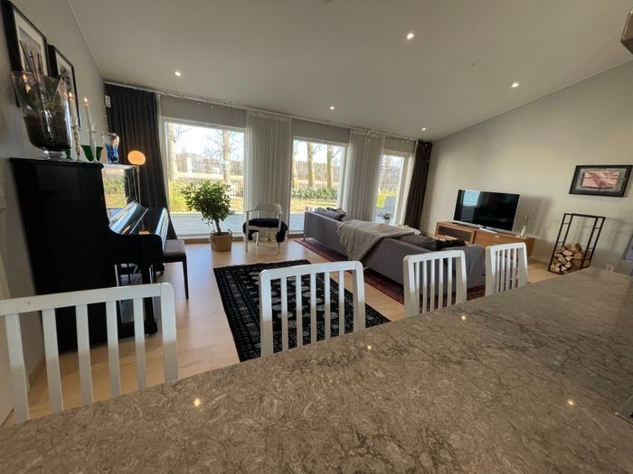 Lyxig strandnära villa i Båstad – bild 8 av 13