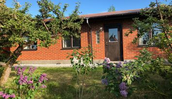 Hus bredvid golfbana på Österlen