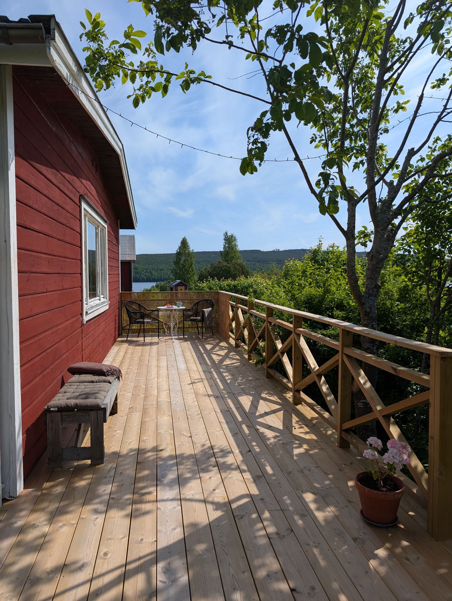 Familjevänligt hus med solig uteplats nära Ljusnan – bild 6 av 24