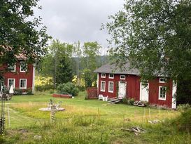 Cottage/sleeping accommodation/dwelling at farm