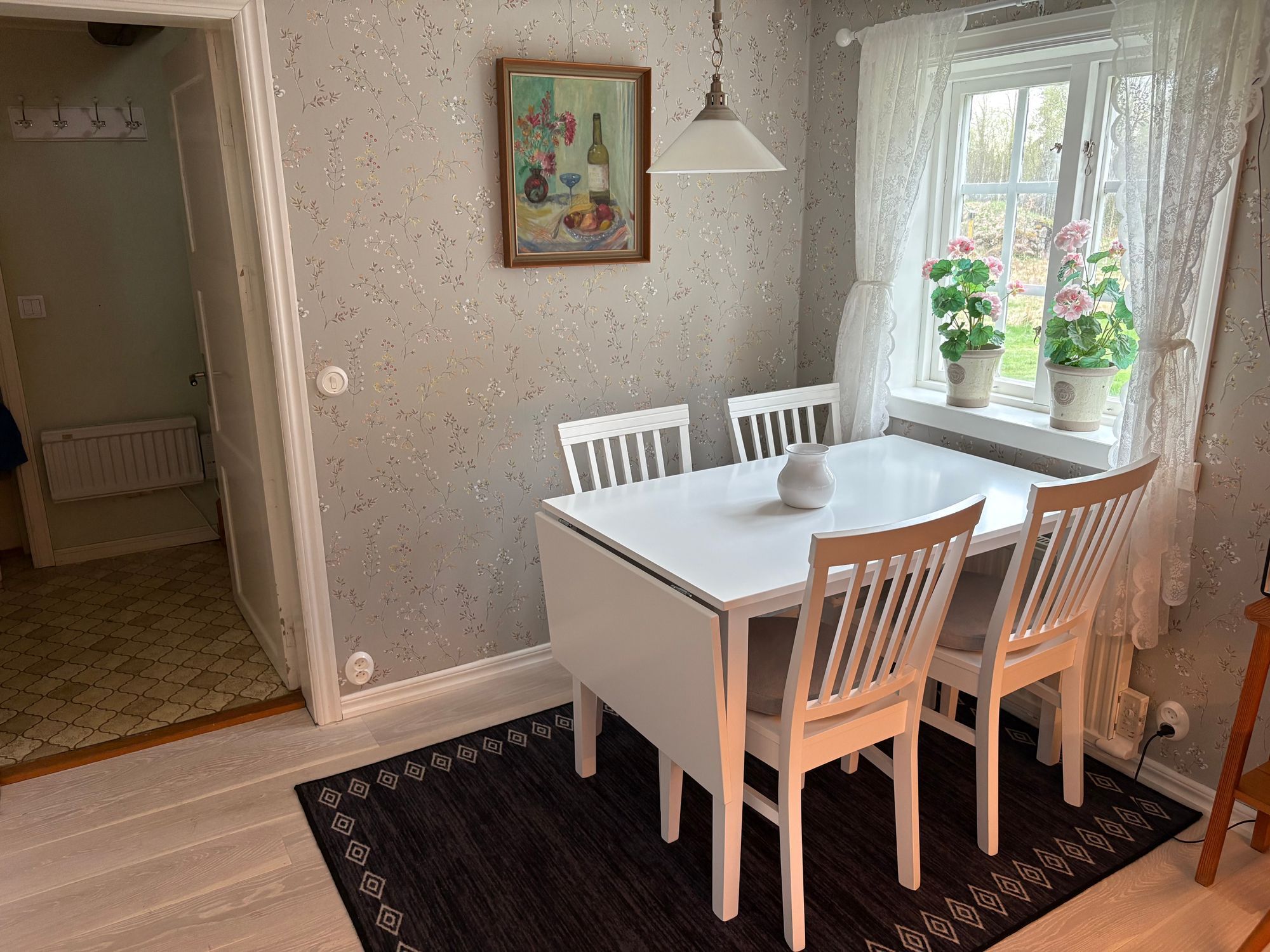 Mysig stuga med bra bad och fiske – bild 5 av 24