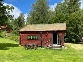 red cottages by lake 2 hrs from Stockholm