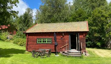 Charmiga stugor sjönära 2 tim fr stockholm