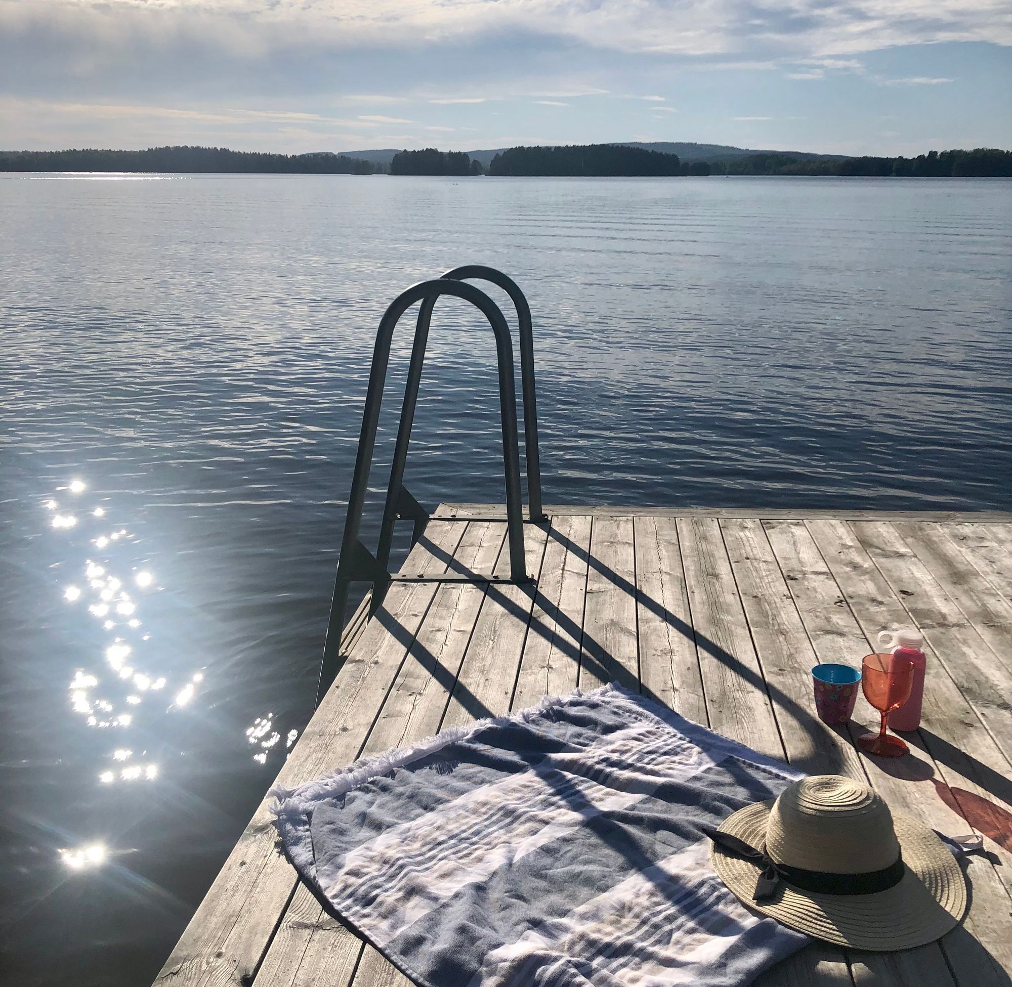 Stuga på sjötomt med egen brygga, Runn -nära Romme – bild 2 av 24