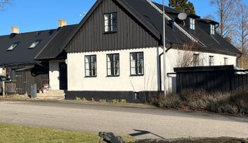 Smakfullt 1870-talshus i gamla delen av Skillinge