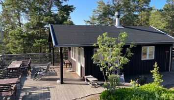 Fräscht hus på ö i Roslagen lätt att nå från Sthlm
