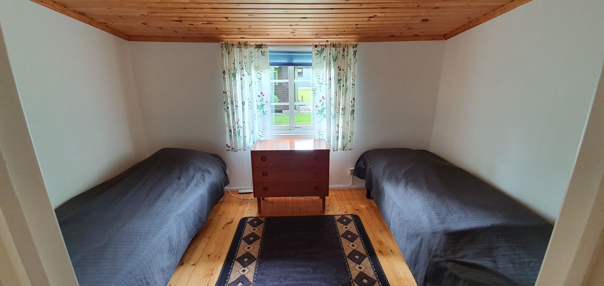Strandnära stuga vid Åminne – bild 4 av 9