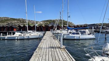Cottage 15m from sea with private jetty
