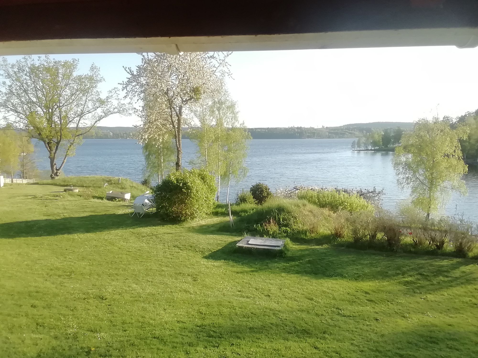 Mysig sommarstuga på Torpön vid sjön Sommen – bild 3 av 18