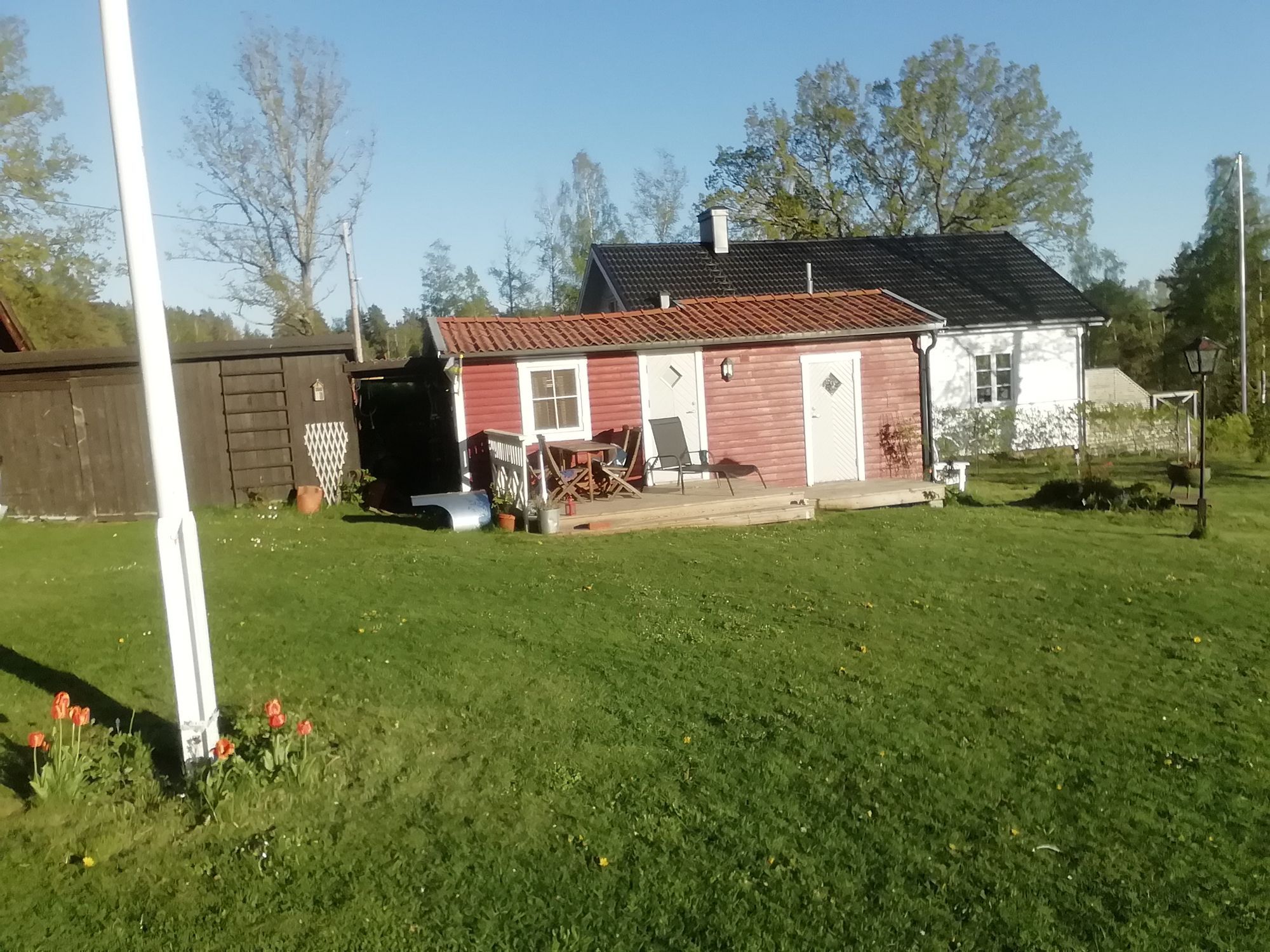 Mysig sommarstuga på Torpön vid sjön Sommen – bild 17 av 18