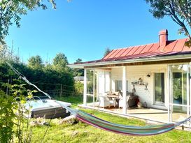 Stuga på strandtomt, JACUZZI  och eldplats