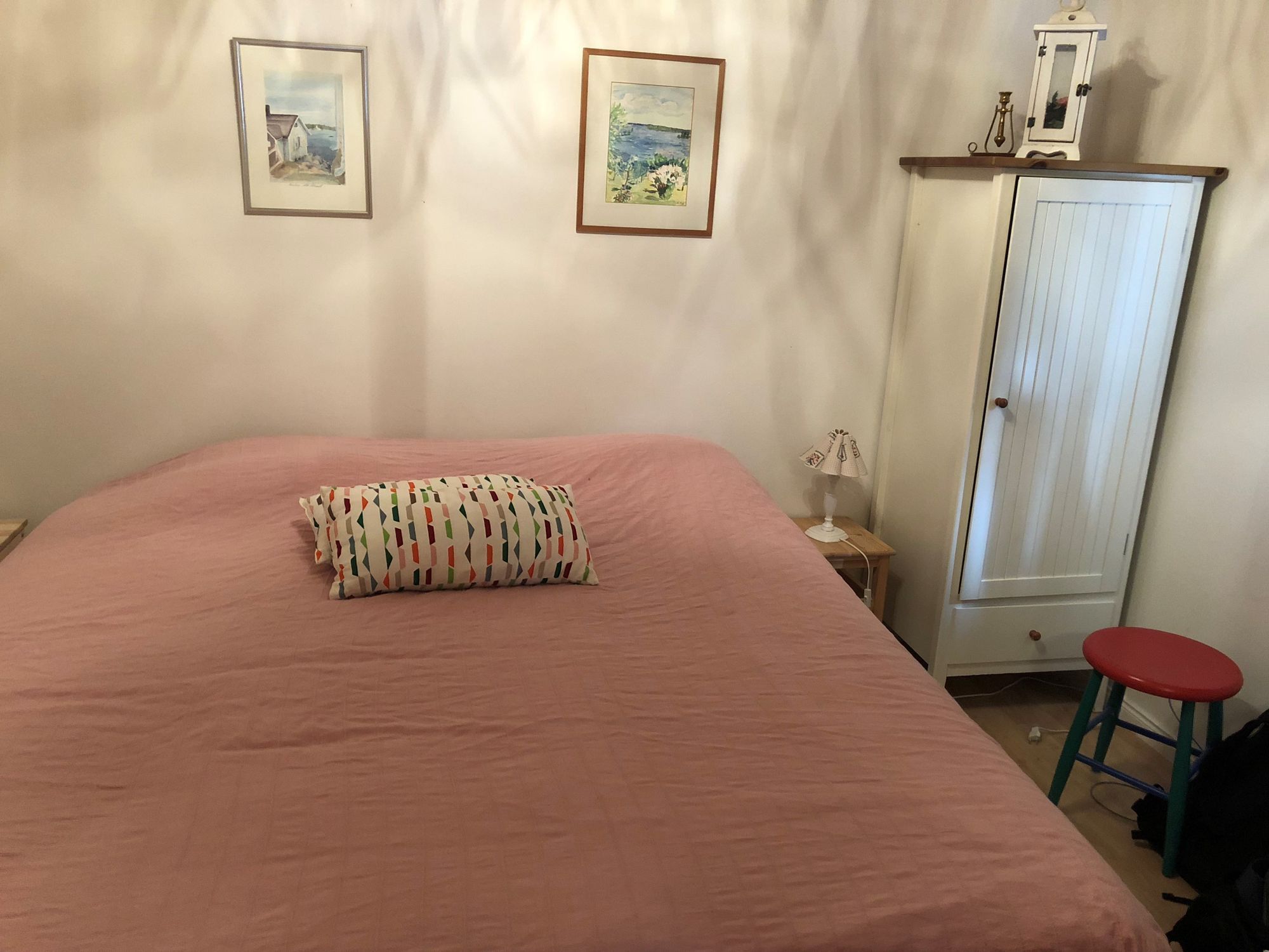 Stuga på strandtomt i Leksand- med roddbåt – bild 6 av 24