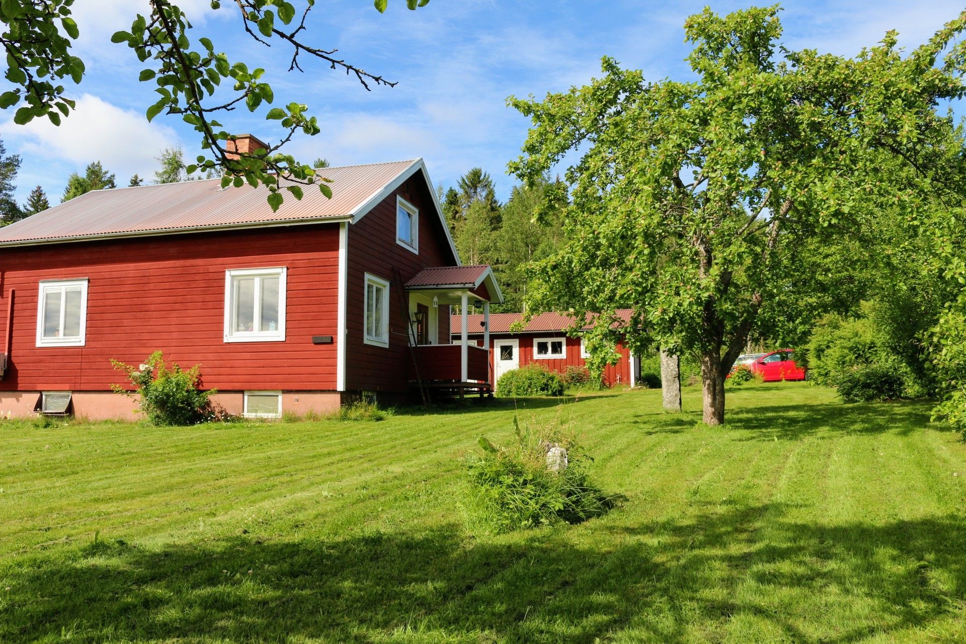 Familjevänligt hus med solig uteplats nära Ljusnan – bild 4 av 24
