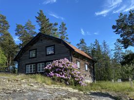 Timbra, Utö. Unique log house, sandy beach below