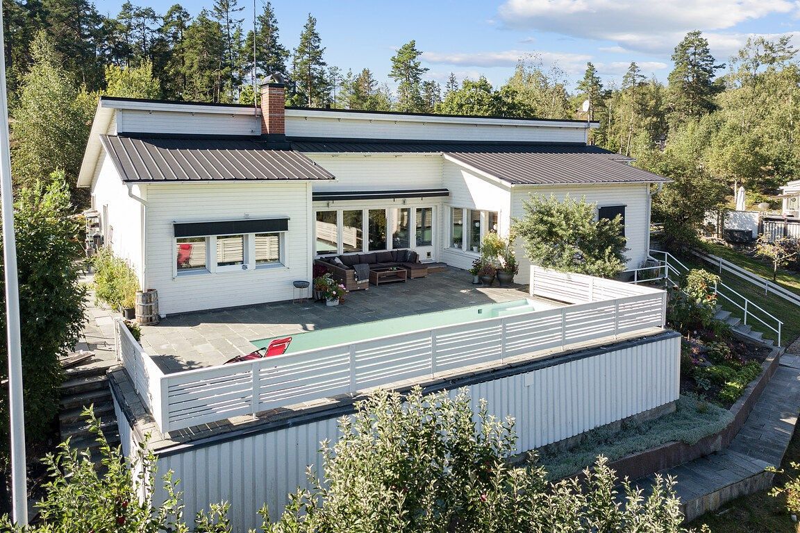 Villa med pool och bara 600m till havet! – bild 2 av 24