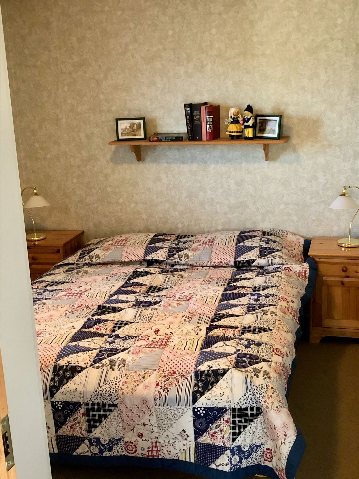 Stuga på berghällarna vid Valdemarsviken – bild 8 av 17