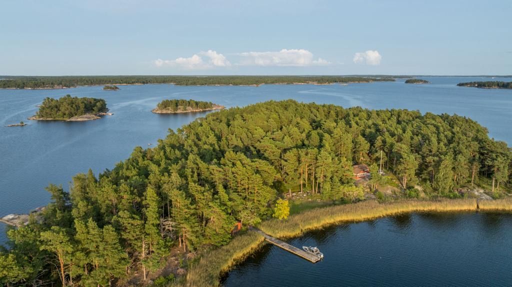 Sjöställe på mindre ö mitt i Stockholms skärgård! – bild 4 av 19