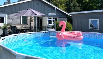 Hus i Lärbro med pool
