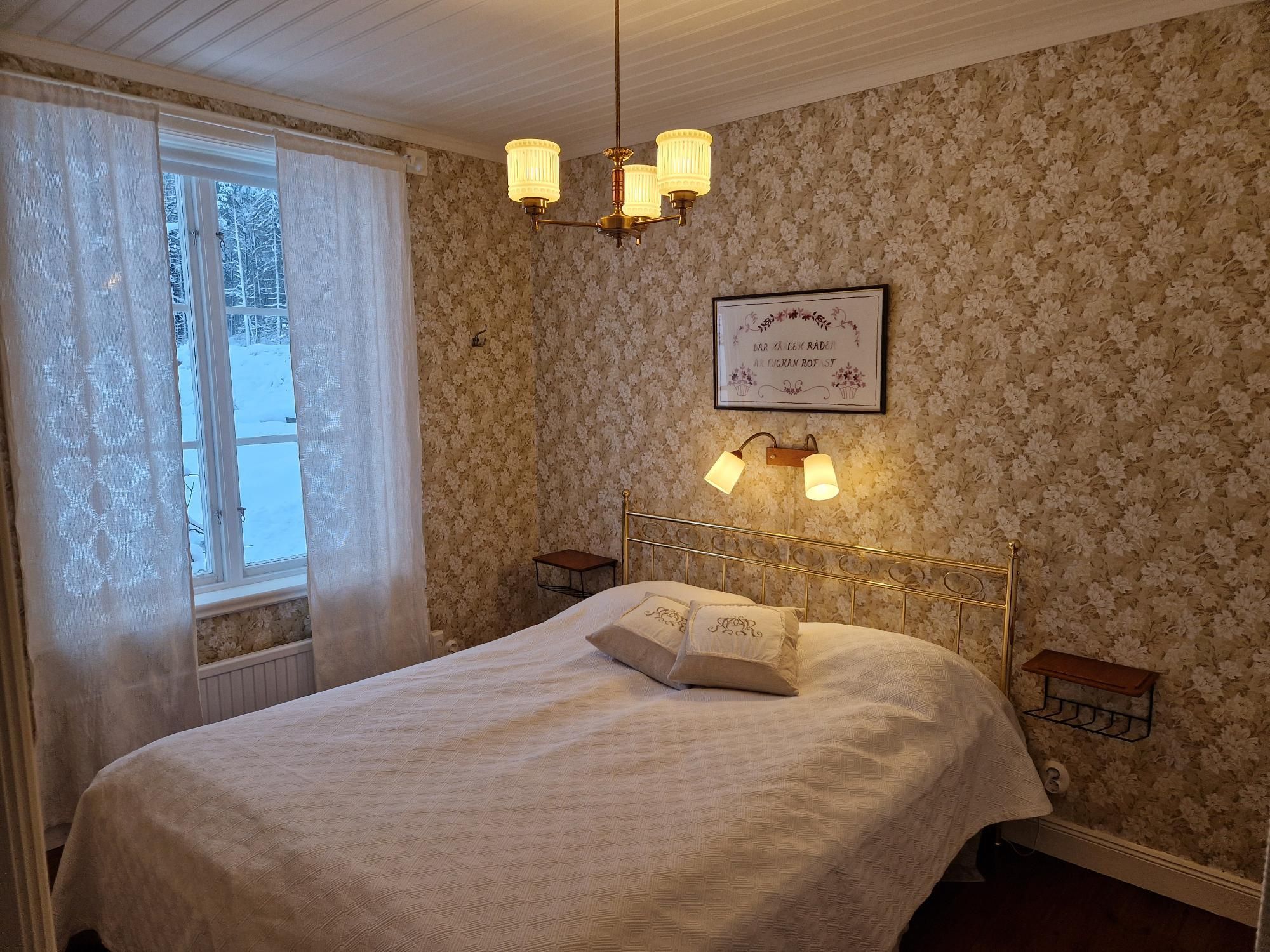 Naturnära Gäststuga på liten gård med höns – bild 4 av 9