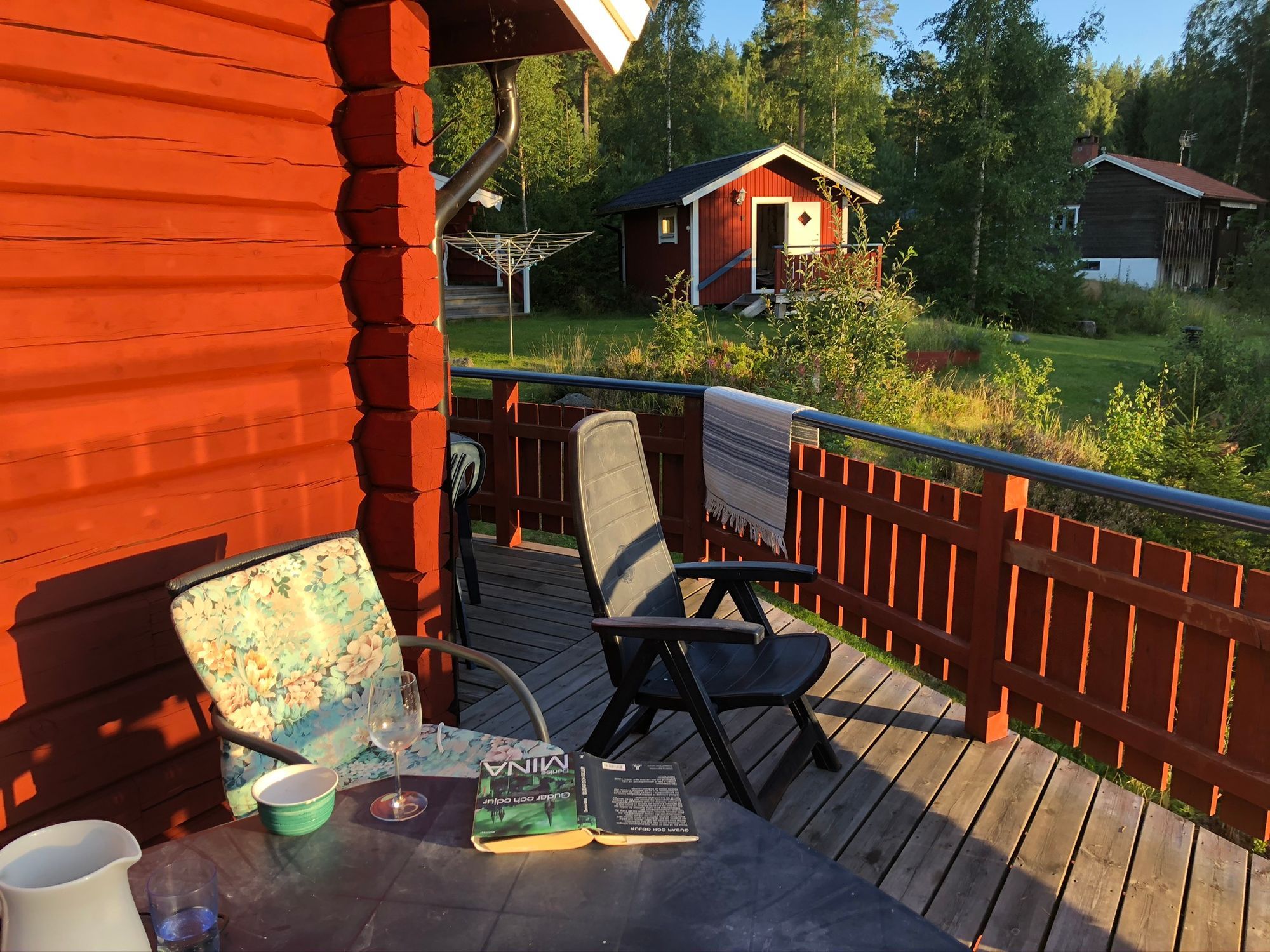 Stuga på strandtomt i Leksand- med roddbåt – bild 13 av 24