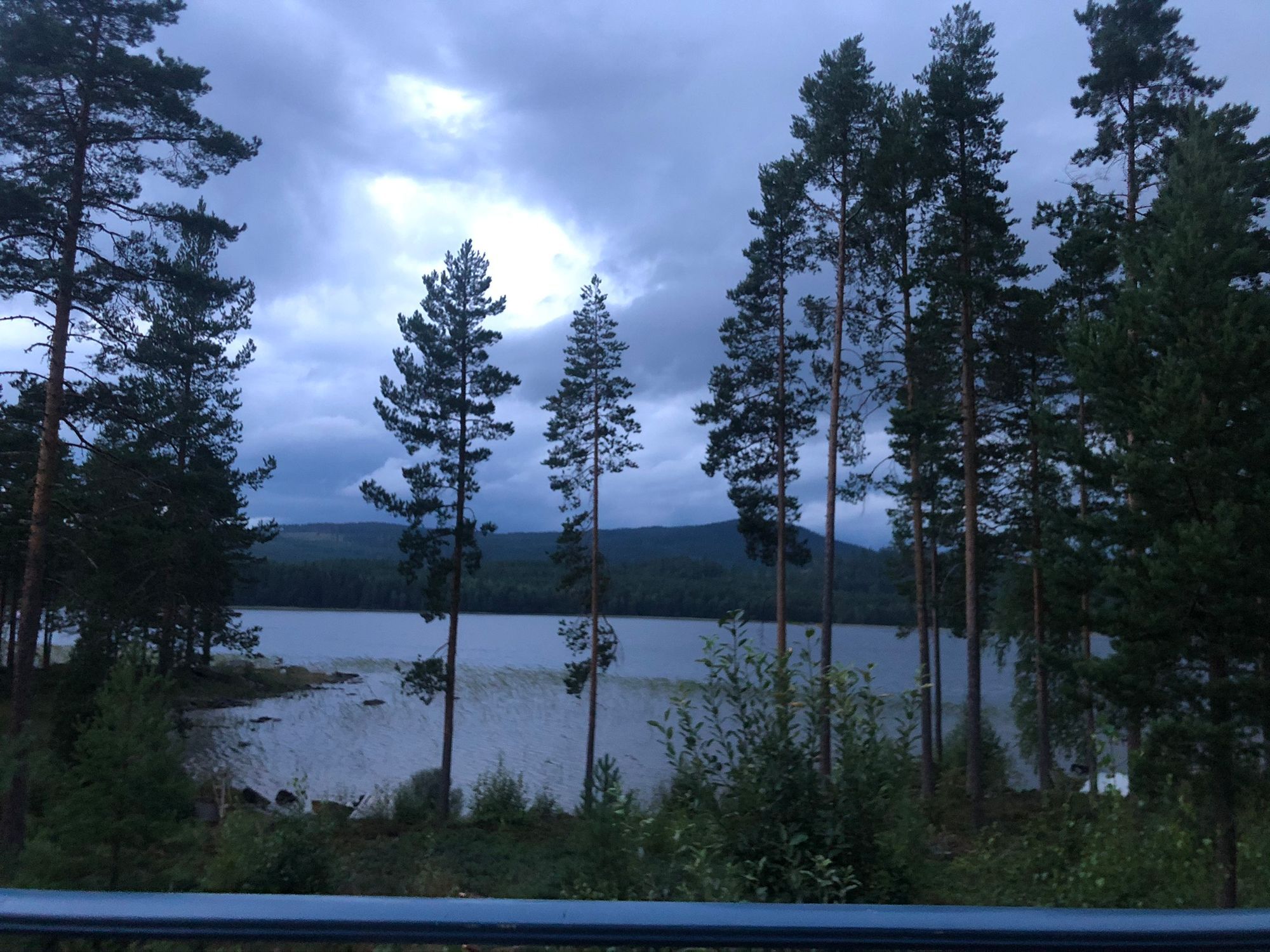 Stuga på strandtomt i Leksand- med roddbåt – bild 23 av 24