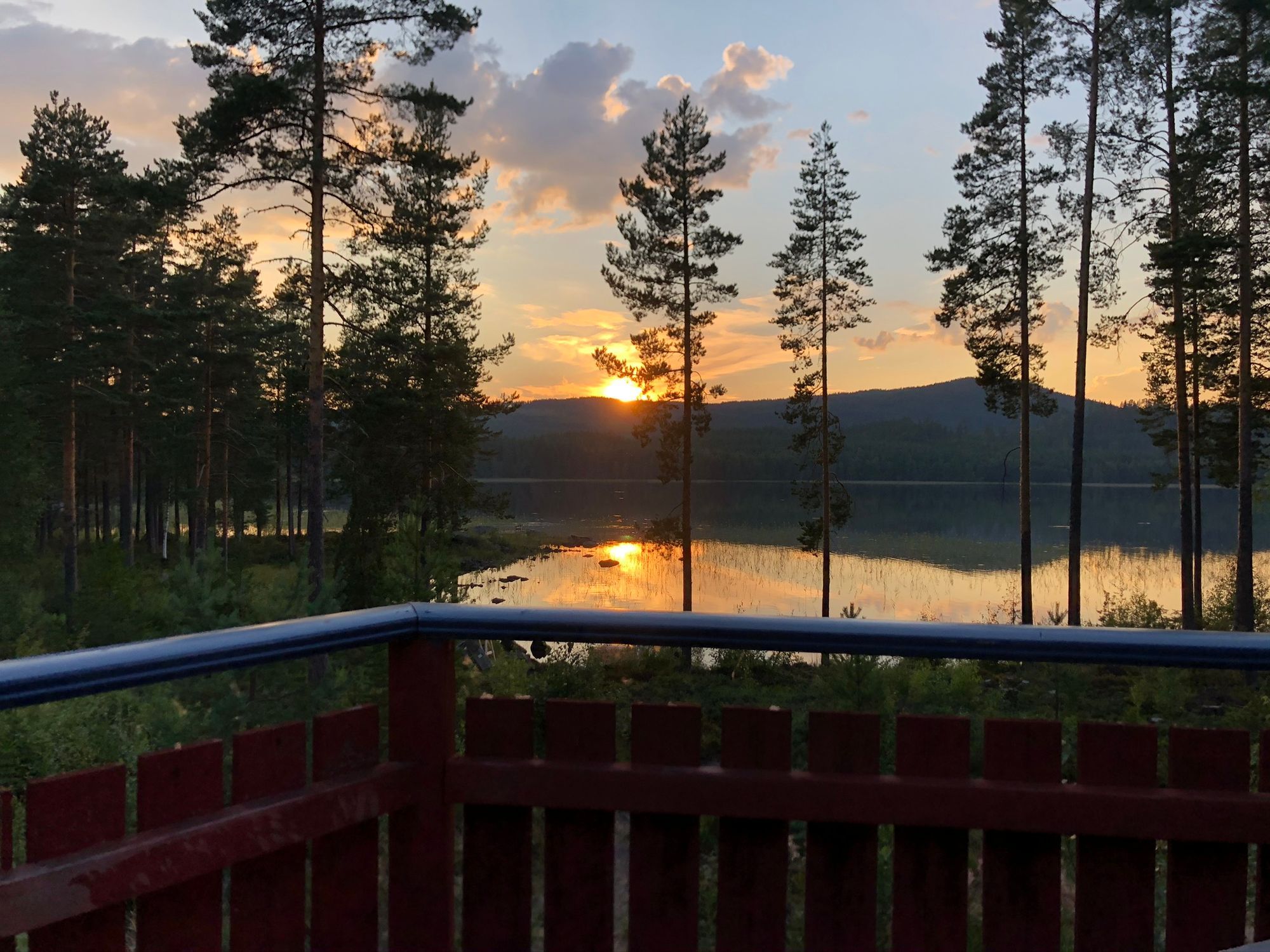 Stuga på strandtomt i Leksand- med roddbåt – bild 22 av 24