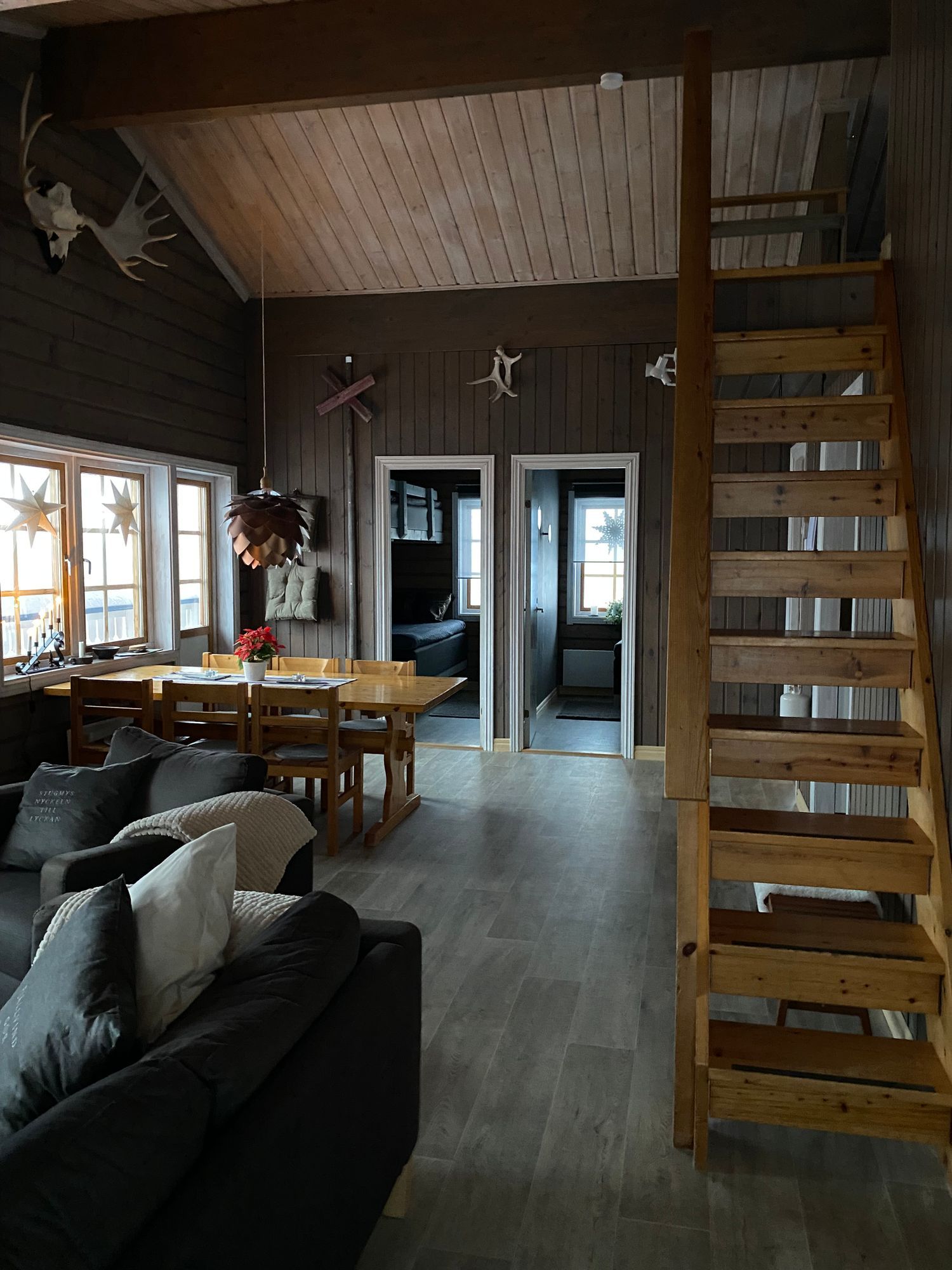 Mysig fjällstuga med utsikt i Stora Blåsjön – bild 17 av 24