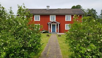 Välkommen till vår hemtrevliga Smålandsgård"Elvan"
