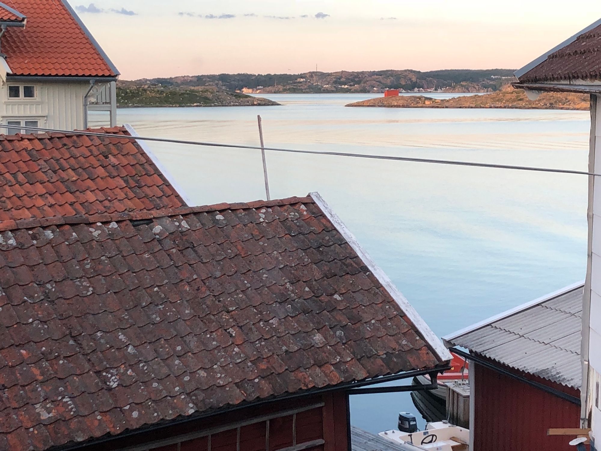 Charmigt hus med sjöutsikt på Gullholmen – bild 16 av 24