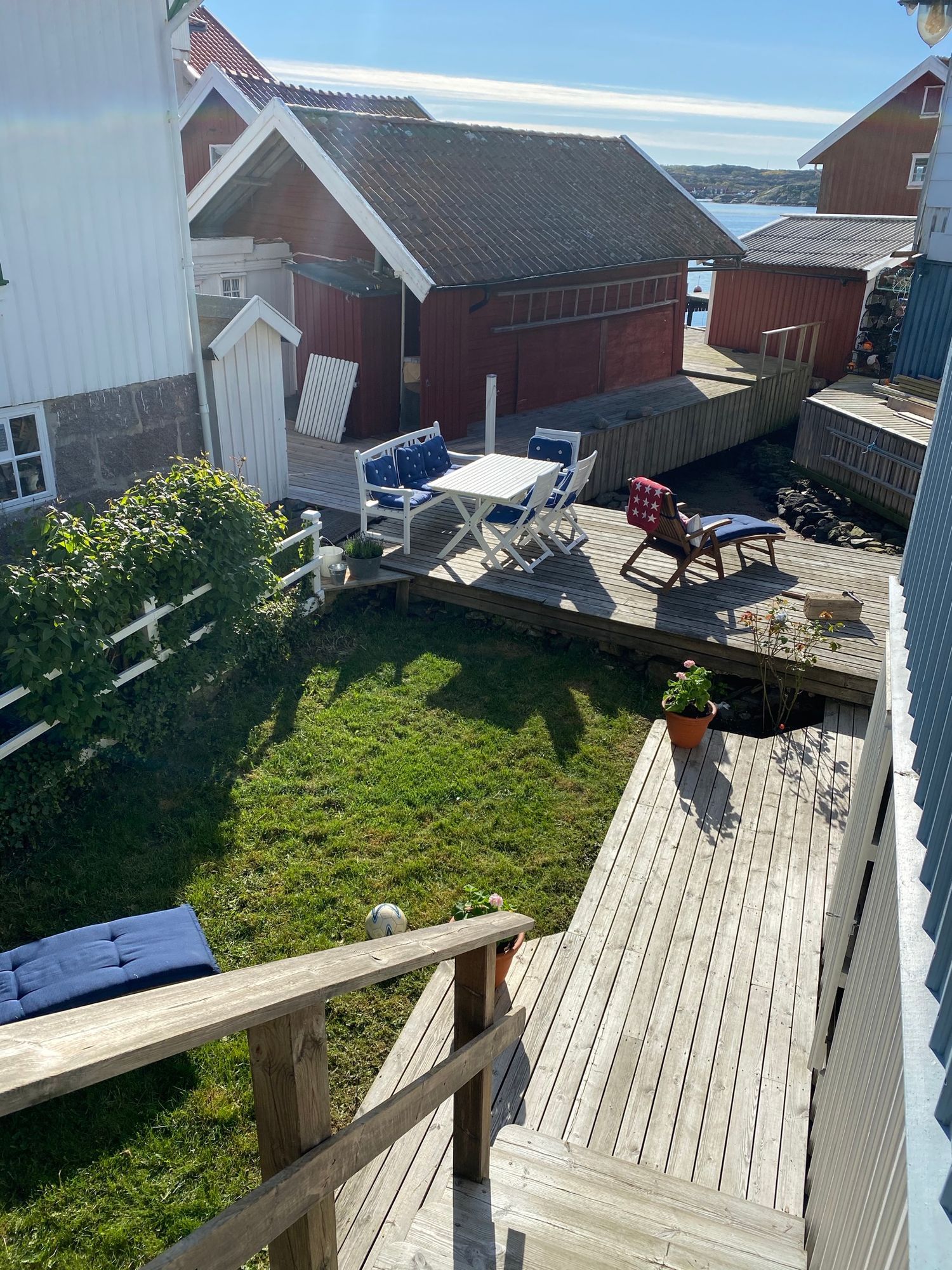 Charmigt hus med sjöutsikt på Gullholmen – bild 3 av 24