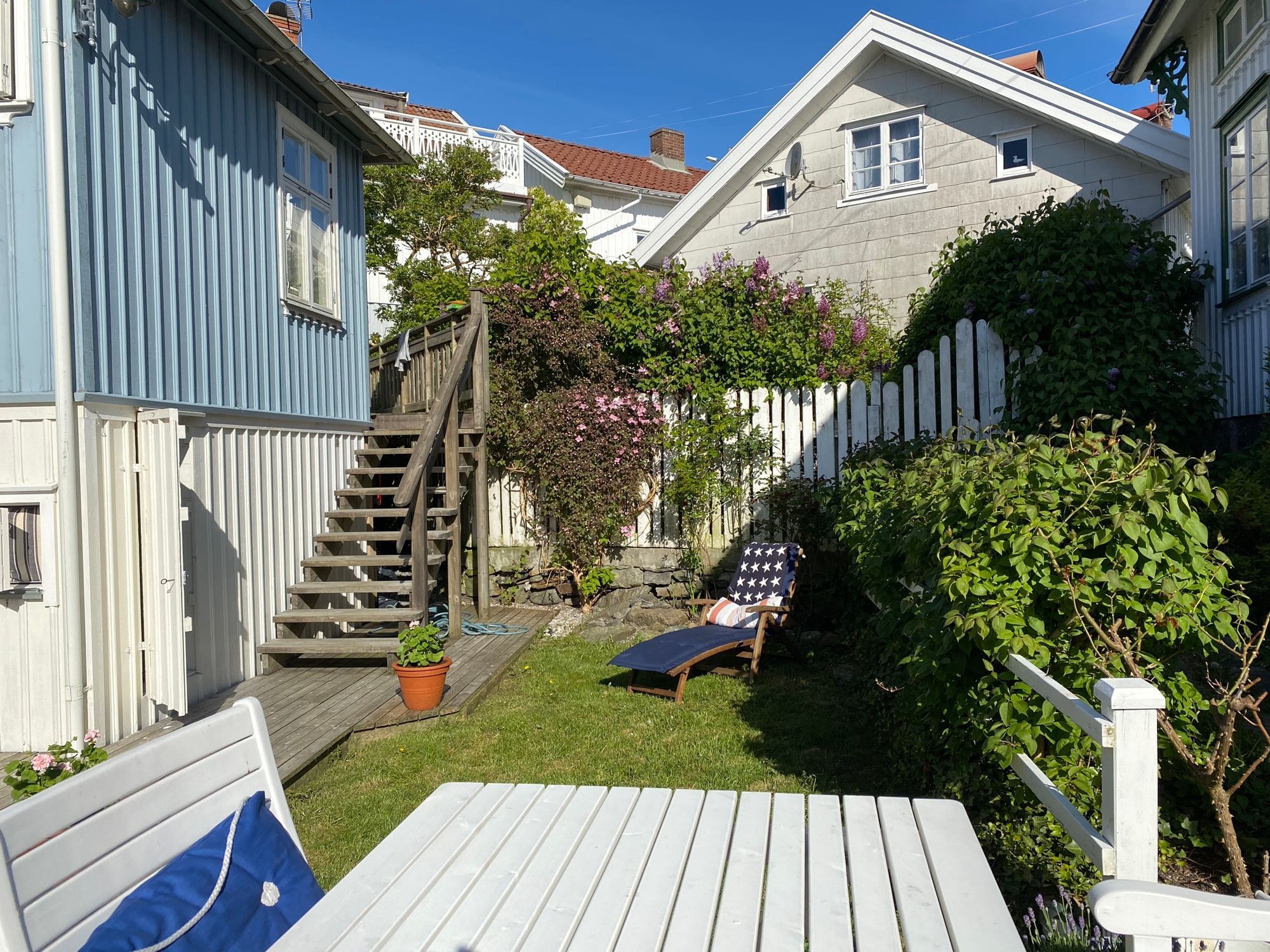 Charmigt hus med sjöutsikt på Gullholmen – bild 8 av 24
