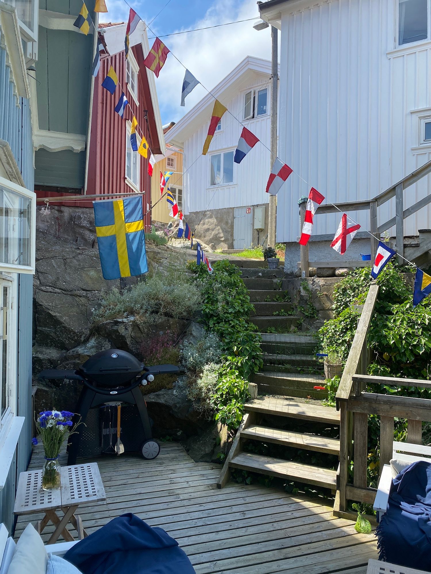 Charmigt hus med sjöutsikt på Gullholmen – bild 2 av 24