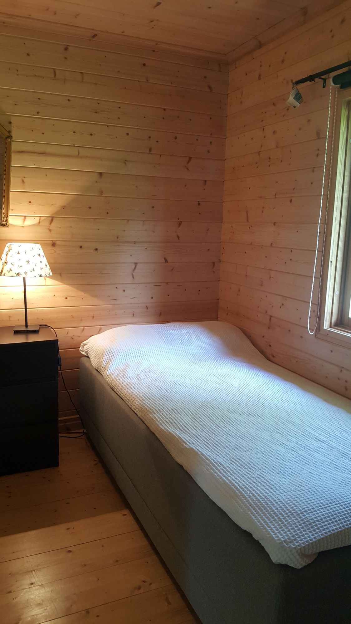 Hus på stor strandtomt vid sjön Mälaren – bild 16 av 24