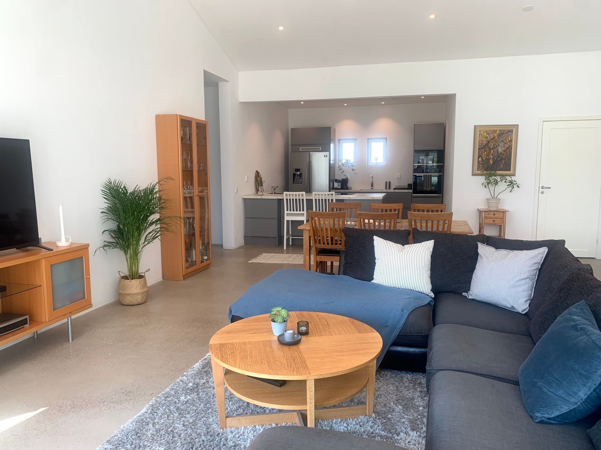 Härlig strandnära villa i Båstad, spabad & naturvy – bild 3 av 9