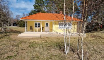 Rymlig sommarstuga med fantastisk sjöutsikt